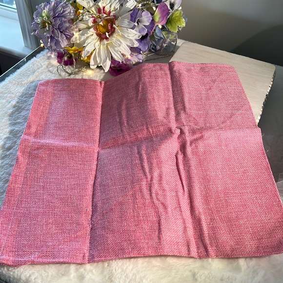 NIP Pillow cover. 18” x 18” Zipper open/close 1/pc Solid Pink , Burlap Texture - Picture 2 of 2